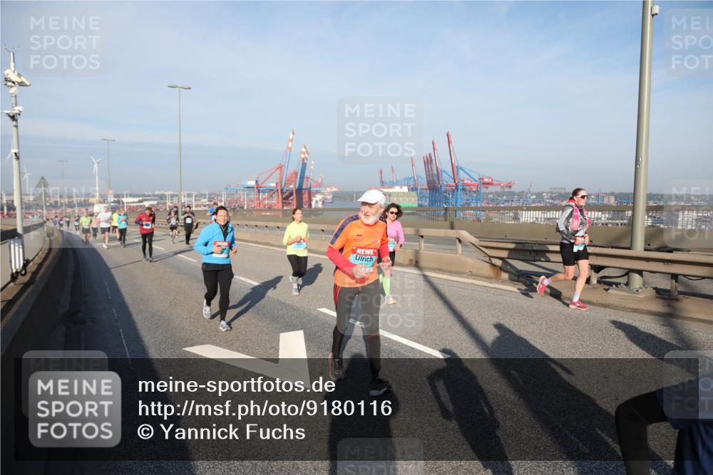 03.10.2025 - Köhlbrandbrückenlauf Yannick Fuchs http://msf.ph/oto/9180116 03.10.2025 08:53:41 Position 2 3577, 7 meine-sportfotos.de
