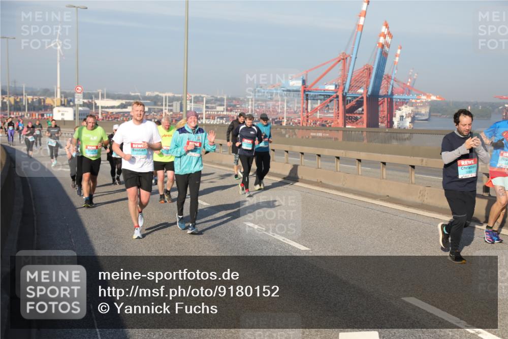 03.10.2025 - Köhlbrandbrückenlauf Yannick Fuchs http://msf.ph/oto/9180152 03.10.2025 08:53:47 Position 2 3669 meine-sportfotos.de