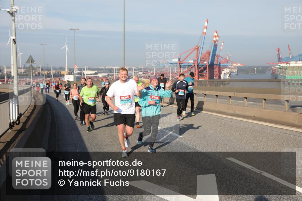 03.10.2025 - Köhlbrandbrückenlauf Yannick Fuchs http://msf.ph/oto/9180167 03.10.2025 08:53:49 Position 2  meine-sportfotos.de