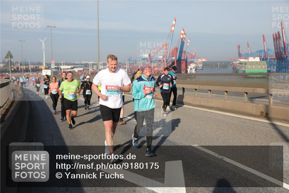 03.10.2025 - Köhlbrandbrückenlauf Yannick Fuchs http://msf.ph/oto/9180175 03.10.2025 08:53:50 Position 2 3520 meine-sportfotos.de