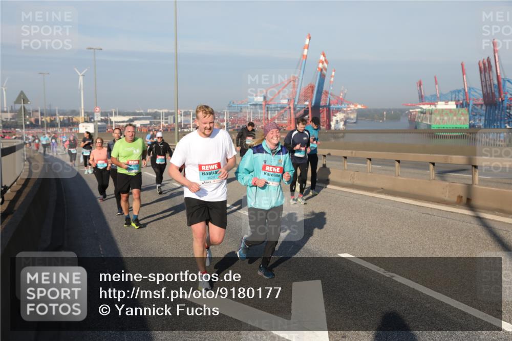 03.10.2025 - Köhlbrandbrückenlauf Yannick Fuchs http://msf.ph/oto/9180177 03.10.2025 08:53:50 Position 2 3520, 3519 meine-sportfotos.de