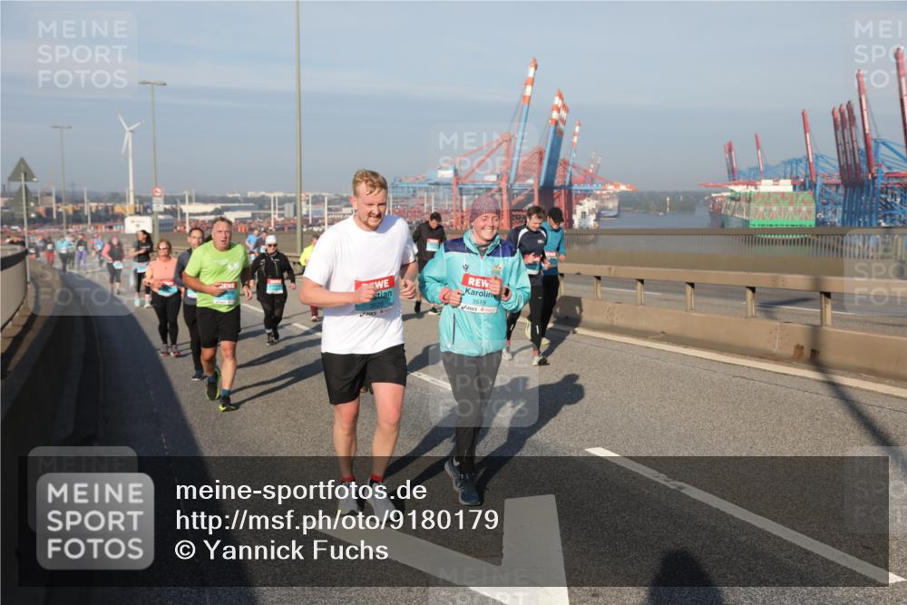 03.10.2025 - Köhlbrandbrückenlauf Yannick Fuchs http://msf.ph/oto/9180179 03.10.2025 08:53:50 Position 2 3519 meine-sportfotos.de
