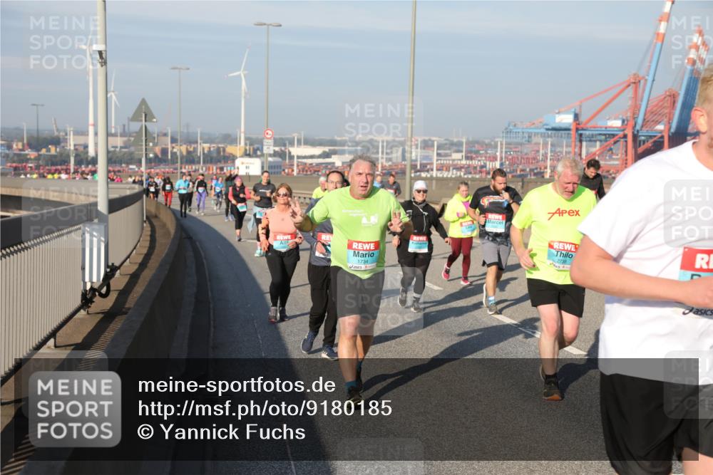 03.10.2025 - Köhlbrandbrückenlauf Yannick Fuchs http://msf.ph/oto/9180185 03.10.2025 08:53:51 Position 2 1734, 2739 meine-sportfotos.de