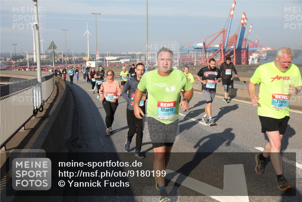 03.10.2025 - Köhlbrandbrückenlauf Yannick Fuchs http://msf.ph/oto/9180199 03.10.2025 08:53:52 Position 2 1734, 2739 meine-sportfotos.de