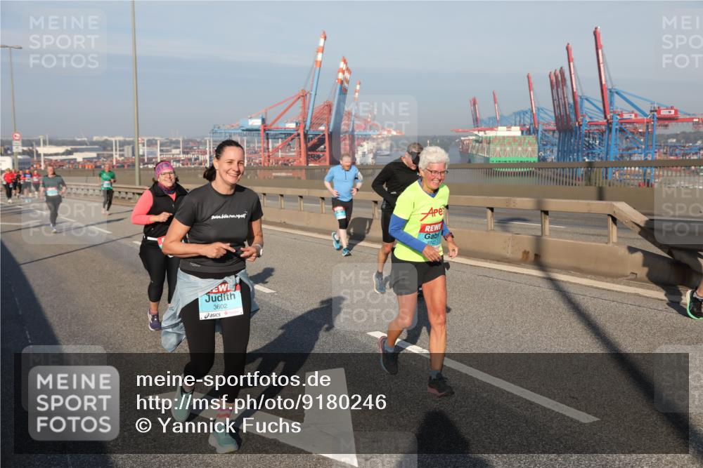 03.10.2025 - Köhlbrandbrückenlauf Yannick Fuchs http://msf.ph/oto/9180246 03.10.2025 08:54:00 Position 2 3602 meine-sportfotos.de