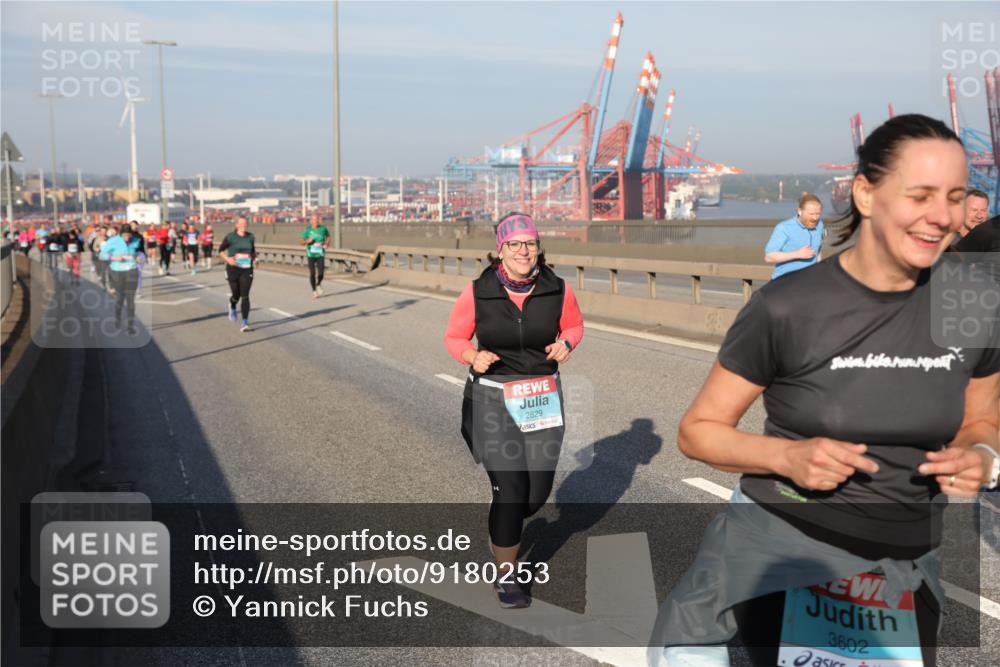 03.10.2025 - Köhlbrandbrückenlauf Yannick Fuchs http://msf.ph/oto/9180253 03.10.2025 08:54:01 Position 2 2829, 3602 meine-sportfotos.de