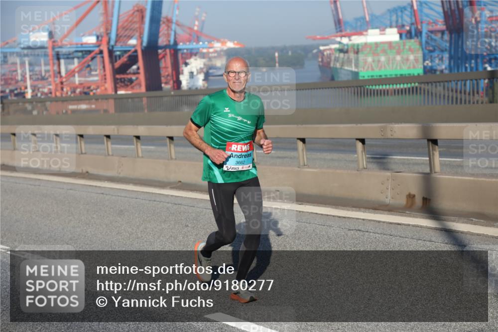 03.10.2025 - Köhlbrandbrückenlauf Yannick Fuchs http://msf.ph/oto/9180277 03.10.2025 08:54:09 Position 2 3662 meine-sportfotos.de
