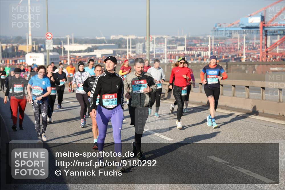 03.10.2025 - Köhlbrandbrückenlauf Yannick Fuchs http://msf.ph/oto/9180292 03.10.2025 08:54:12 Position 2 2524, 1983 meine-sportfotos.de