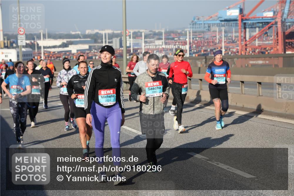 03.10.2025 - Köhlbrandbrückenlauf Yannick Fuchs http://msf.ph/oto/9180296 03.10.2025 08:54:13 Position 2 1937, 2524, 1983 meine-sportfotos.de