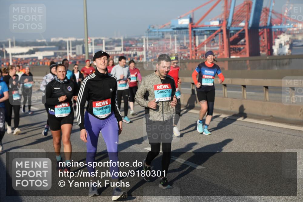 03.10.2025 - Köhlbrandbrückenlauf Yannick Fuchs http://msf.ph/oto/9180301 03.10.2025 08:54:14 Position 2 1907, 2524, 1983 meine-sportfotos.de