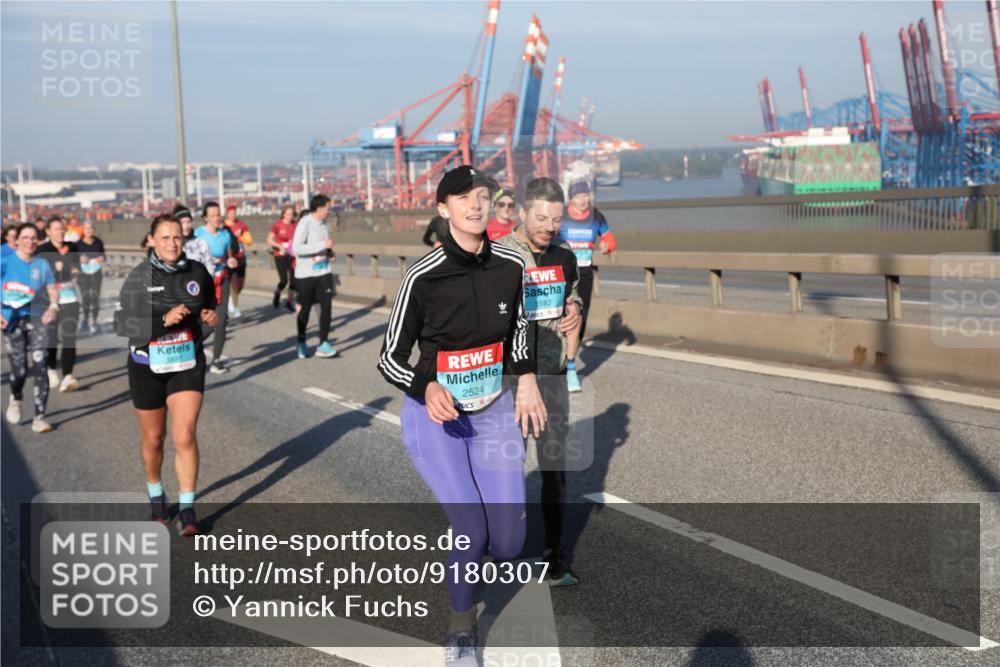 03.10.2025 - Köhlbrandbrückenlauf Yannick Fuchs http://msf.ph/oto/9180307 03.10.2025 08:54:15 Position 2 2524, 1983 meine-sportfotos.de