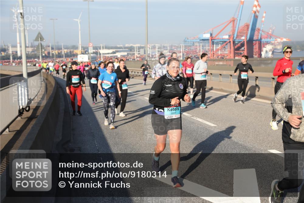 03.10.2025 - Köhlbrandbrückenlauf Yannick Fuchs http://msf.ph/oto/9180314 03.10.2025 08:54:16 Position 2 1937 meine-sportfotos.de
