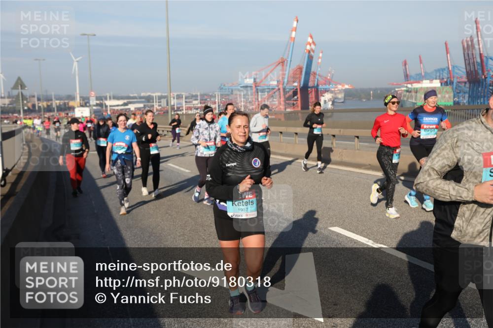 03.10.2025 - Köhlbrandbrückenlauf Yannick Fuchs http://msf.ph/oto/9180318 03.10.2025 08:54:17 Position 2 1937 meine-sportfotos.de