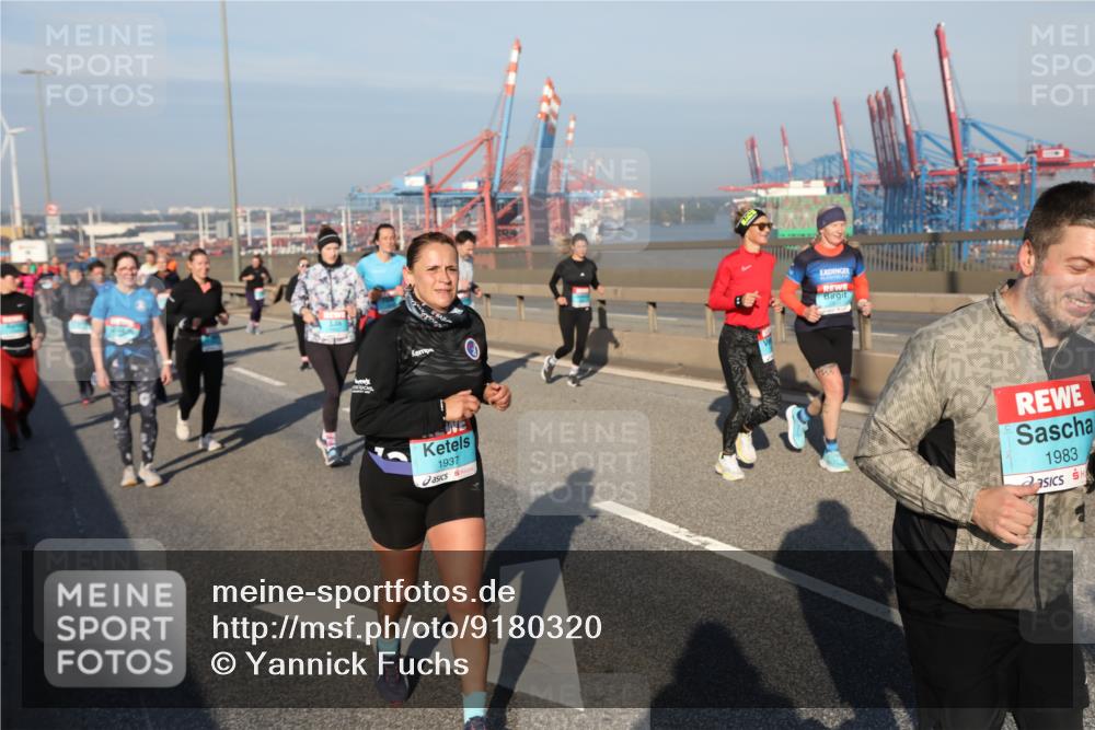 03.10.2025 - Köhlbrandbrückenlauf Yannick Fuchs http://msf.ph/oto/9180320 03.10.2025 08:54:17 Position 2 1937, 1983 meine-sportfotos.de