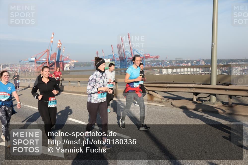03.10.2025 - Köhlbrandbrückenlauf Yannick Fuchs http://msf.ph/oto/9180336 03.10.2025 08:54:19 Position 2 2303, 1697, 118 meine-sportfotos.de