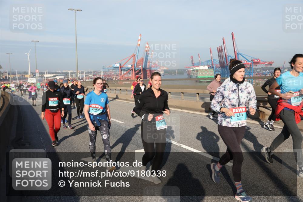 03.10.2025 - Köhlbrandbrückenlauf Yannick Fuchs http://msf.ph/oto/9180338 03.10.2025 08:54:20 Position 2 230, 1697, 2414 meine-sportfotos.de