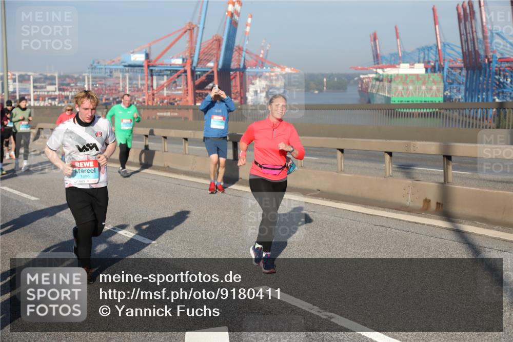 03.10.2025 - Köhlbrandbrückenlauf Yannick Fuchs http://msf.ph/oto/9180411 03.10.2025 08:54:34 Position 2 1996 meine-sportfotos.de