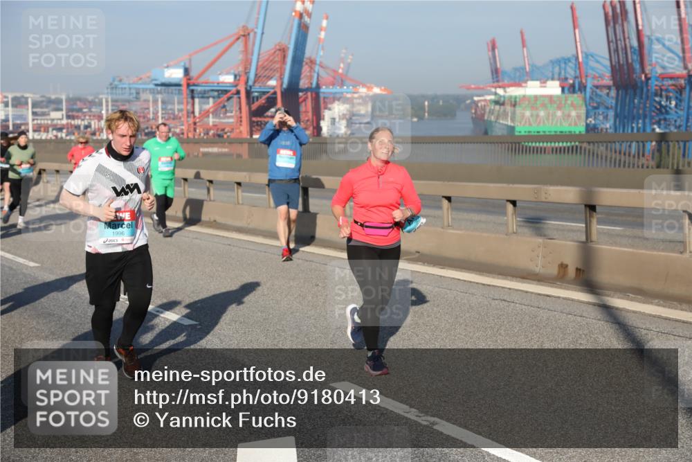03.10.2025 - Köhlbrandbrückenlauf Yannick Fuchs http://msf.ph/oto/9180413 03.10.2025 08:54:34 Position 2 1996 meine-sportfotos.de
