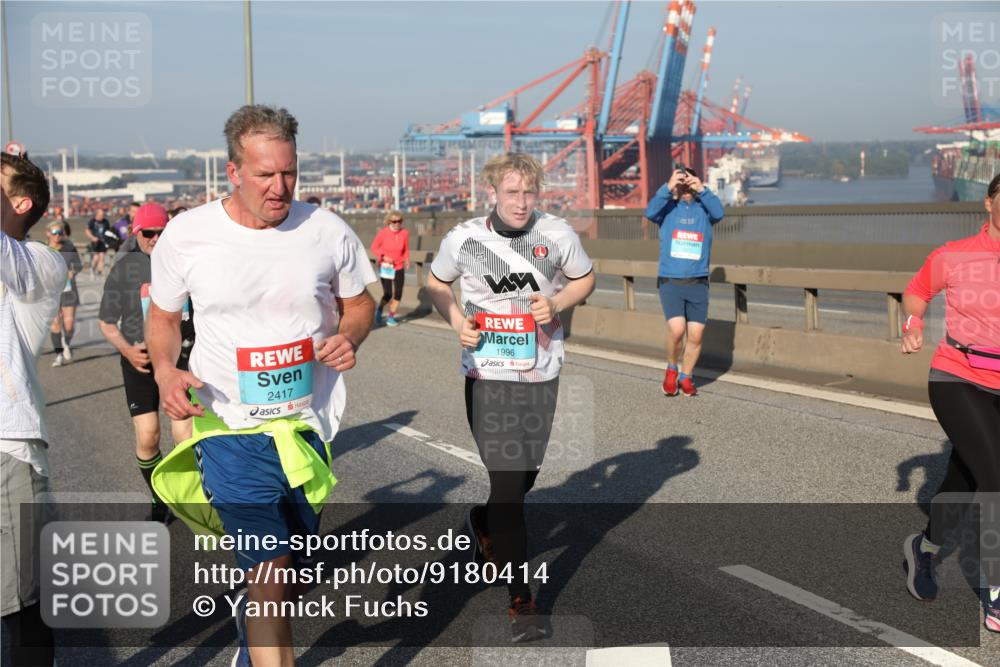 03.10.2025 - Köhlbrandbrückenlauf Yannick Fuchs http://msf.ph/oto/9180414 03.10.2025 08:54:35 Position 2 2417, 1996 meine-sportfotos.de