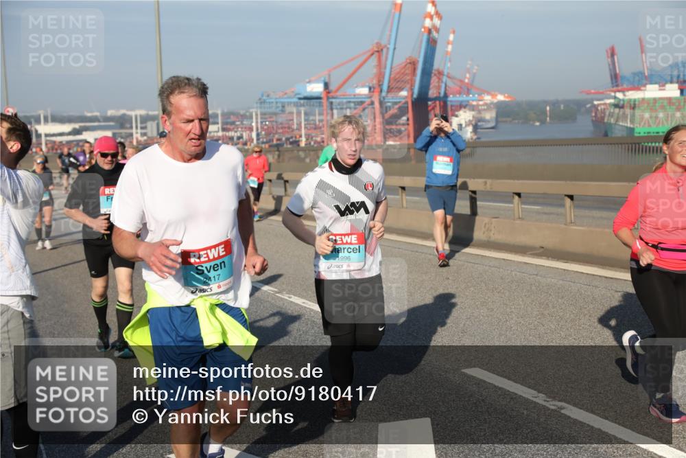 03.10.2025 - Köhlbrandbrückenlauf Yannick Fuchs http://msf.ph/oto/9180417 03.10.2025 08:54:35 Position 2 2417, 1996 meine-sportfotos.de
