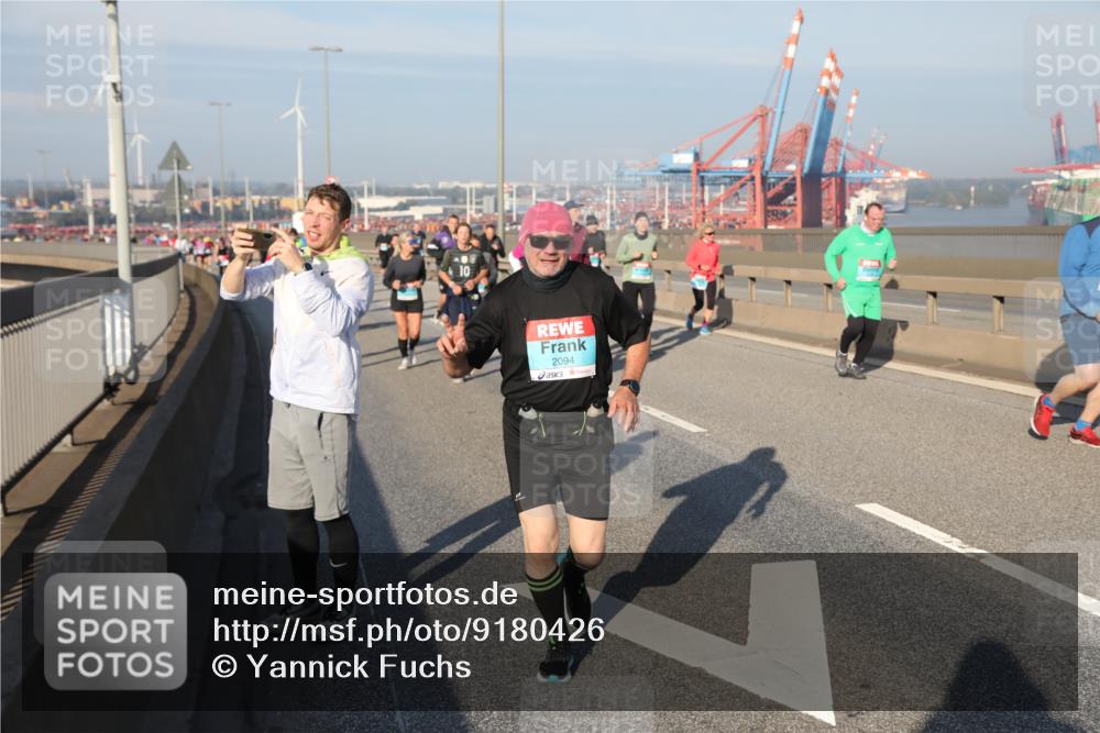 03.10.2025 - Köhlbrandbrückenlauf Yannick Fuchs http://msf.ph/oto/9180426 03.10.2025 08:54:37 Position 2 2094 meine-sportfotos.de