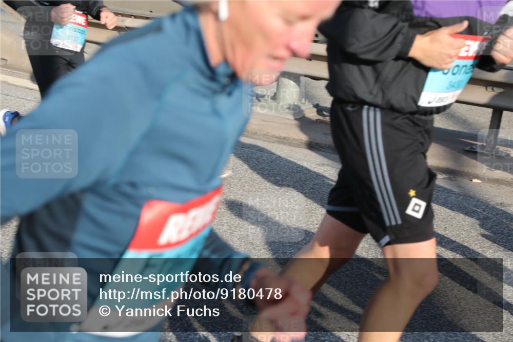03.10.2025 - Köhlbrandbrückenlauf Yannick Fuchs http://msf.ph/oto/9180478 03.10.2025 08:54:45 Position 2 2137 meine-sportfotos.de