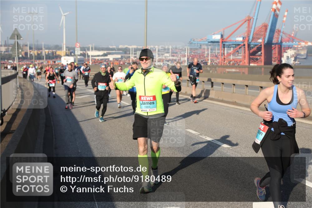03.10.2025 - Köhlbrandbrückenlauf Yannick Fuchs http://msf.ph/oto/9180489 03.10.2025 08:54:47 Position 2 1904 meine-sportfotos.de