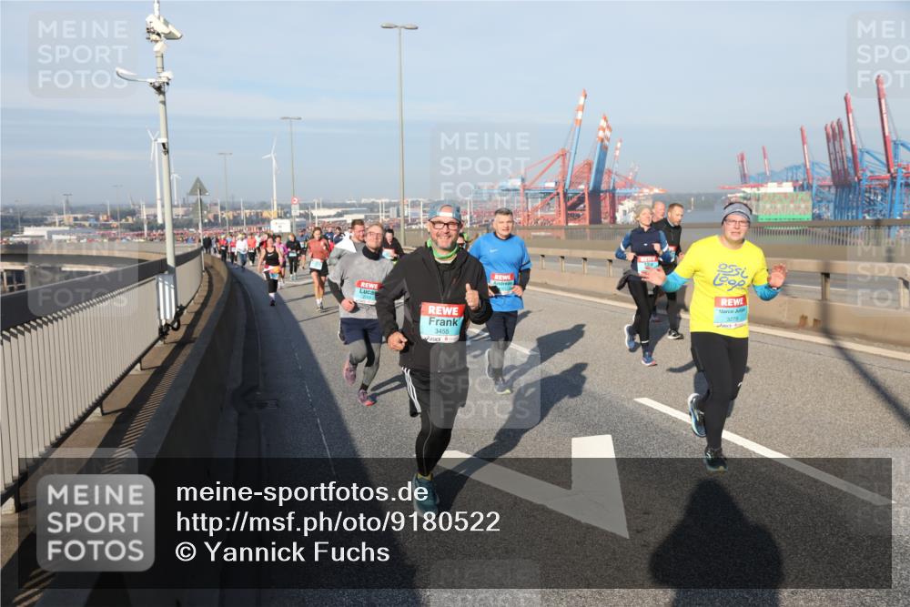 03.10.2025 - Köhlbrandbrückenlauf Yannick Fuchs http://msf.ph/oto/9180522 03.10.2025 08:54:52 Position 2 3455, 3279 meine-sportfotos.de