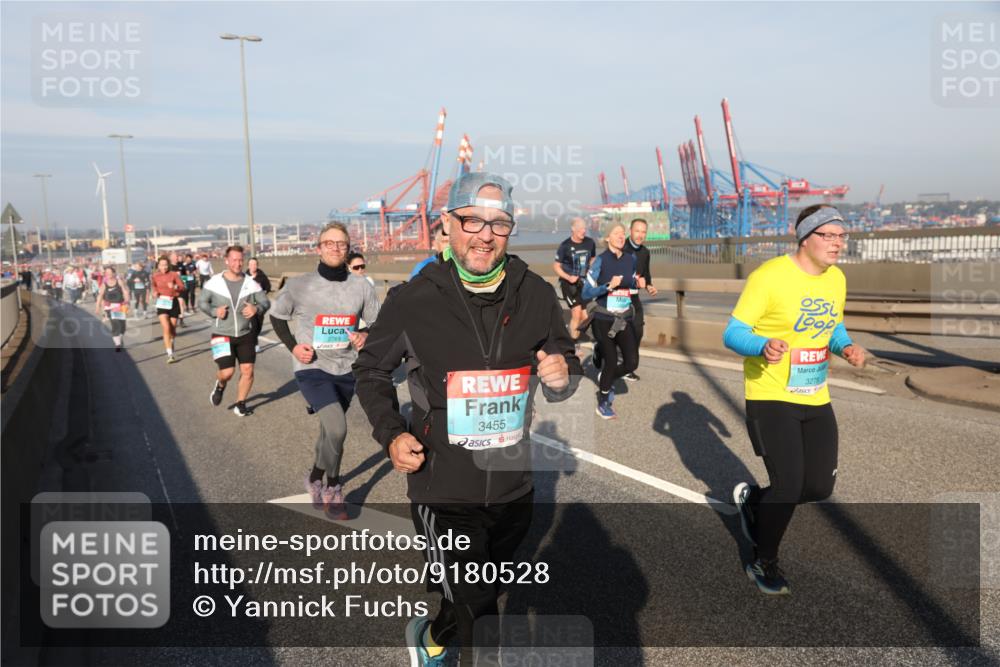 03.10.2025 - Köhlbrandbrückenlauf Yannick Fuchs http://msf.ph/oto/9180528 03.10.2025 08:54:52 Position 2 2769, 3455, 3279 meine-sportfotos.de