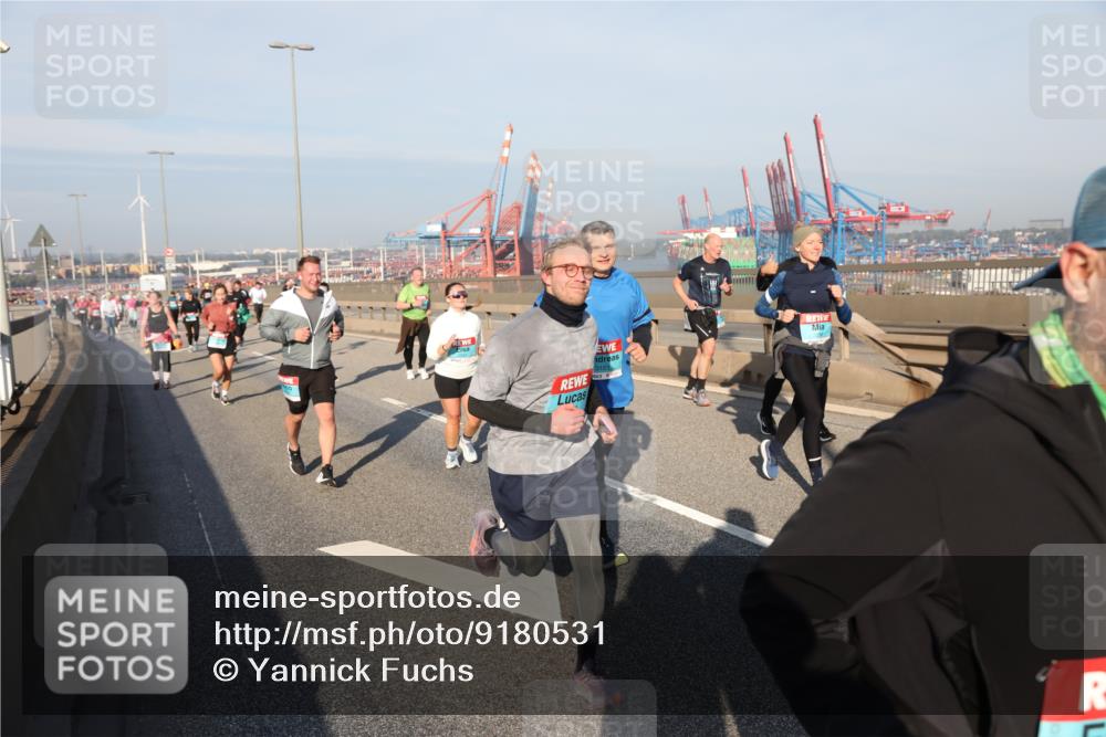 03.10.2025 - Köhlbrandbrückenlauf Yannick Fuchs http://msf.ph/oto/9180531 03.10.2025 08:54:53 Position 2 3163 meine-sportfotos.de