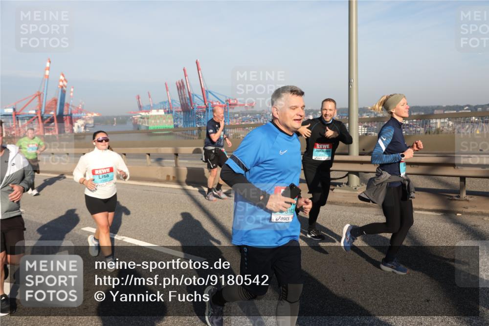 03.10.2025 - Köhlbrandbrückenlauf Yannick Fuchs http://msf.ph/oto/9180542 03.10.2025 08:54:54 Position 2 2340, 3163 meine-sportfotos.de