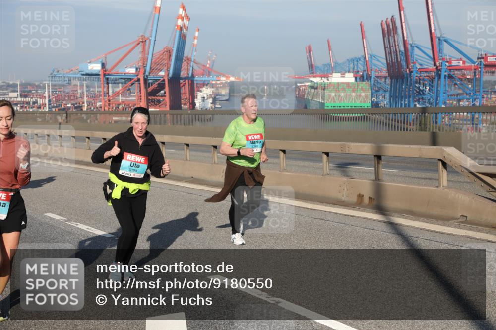 03.10.2025 - Köhlbrandbrückenlauf Yannick Fuchs http://msf.ph/oto/9180550 03.10.2025 08:54:56 Position 2 3399, 3398 meine-sportfotos.de
