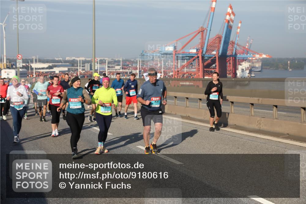 03.10.2025 - Köhlbrandbrückenlauf Yannick Fuchs http://msf.ph/oto/9180616 03.10.2025 08:55:04 Position 2 2296, 1993, 2213 meine-sportfotos.de