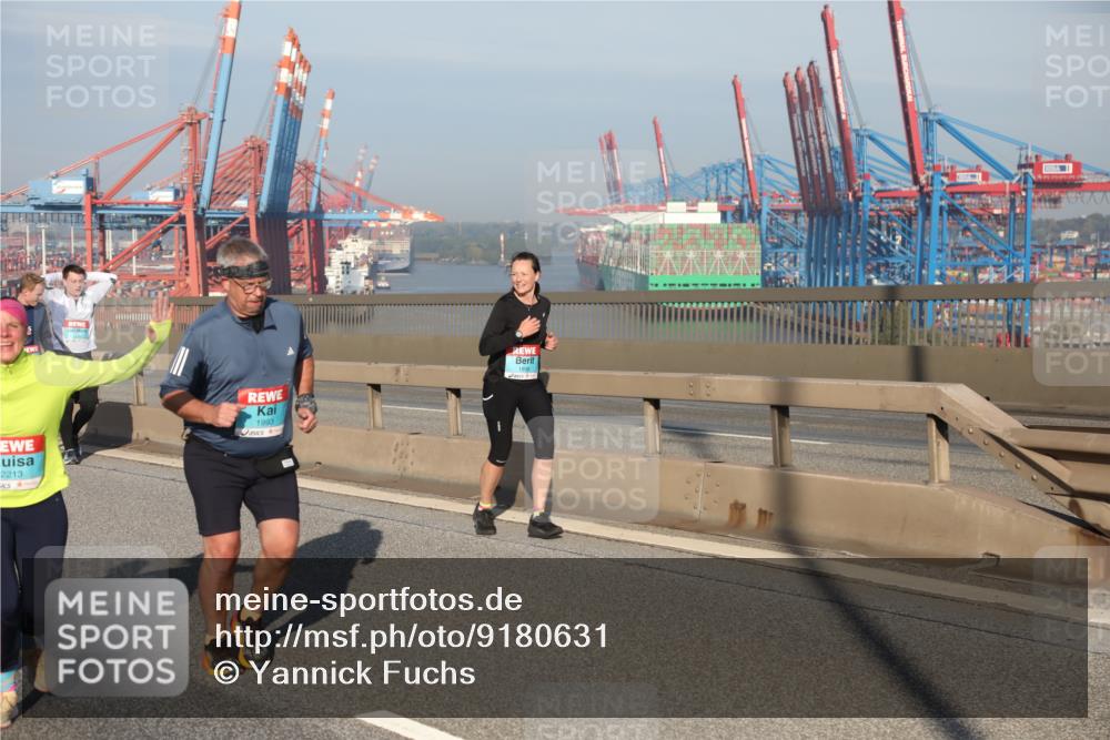 03.10.2025 - Köhlbrandbrückenlauf Yannick Fuchs http://msf.ph/oto/9180631 03.10.2025 08:55:06 Position 2 2213, 1993, 1895 meine-sportfotos.de