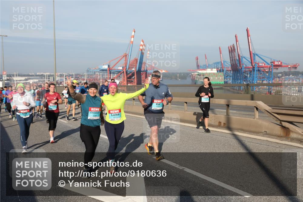 03.10.2025 - Köhlbrandbrückenlauf Yannick Fuchs http://msf.ph/oto/9180636 03.10.2025 08:55:06 Position 2 2296, 2213, 1993 meine-sportfotos.de