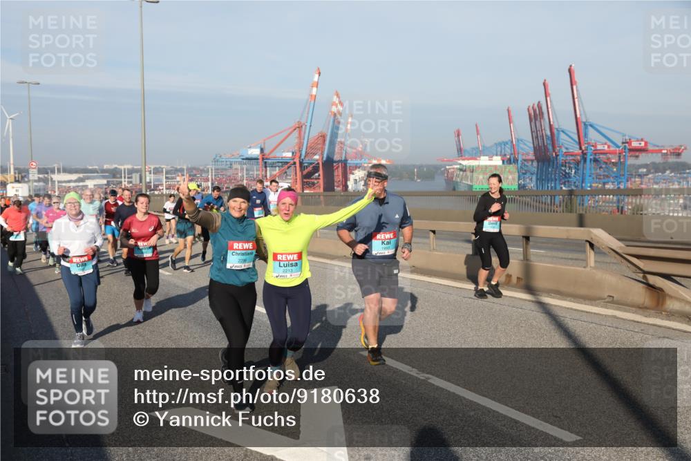 03.10.2025 - Köhlbrandbrückenlauf Yannick Fuchs http://msf.ph/oto/9180638 03.10.2025 08:55:07 Position 2 2296, 1993, 2213 meine-sportfotos.de