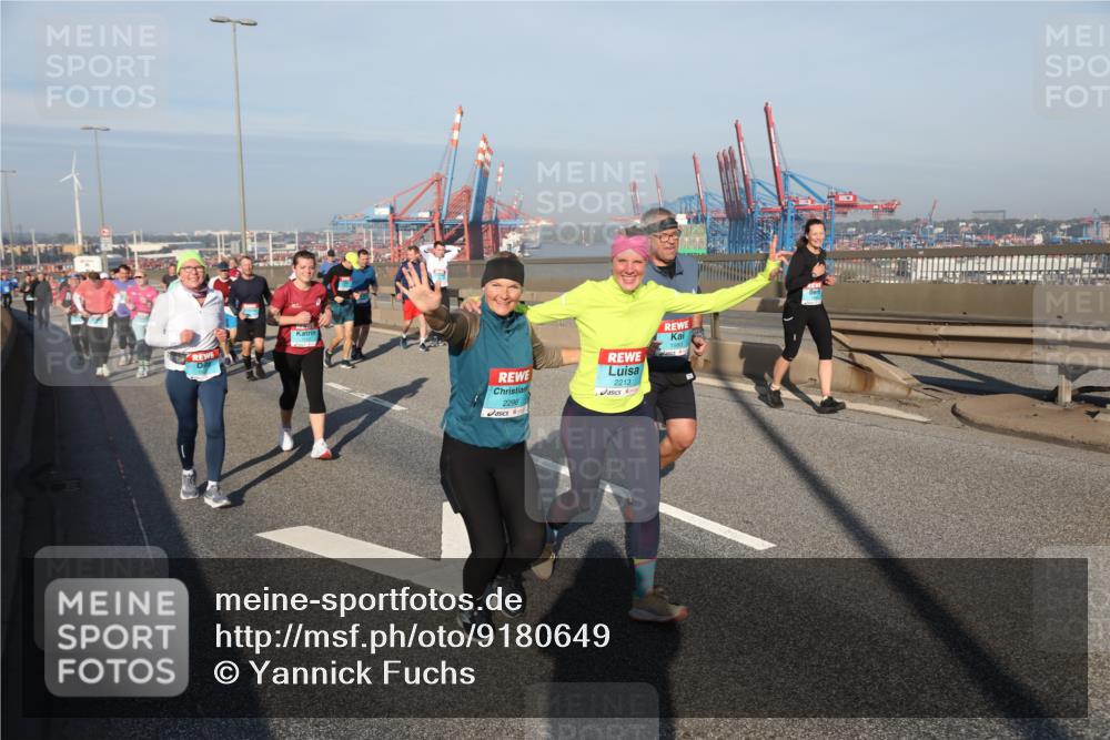 03.10.2025 - Köhlbrandbrückenlauf Yannick Fuchs http://msf.ph/oto/9180649 03.10.2025 08:55:07 Position 2 1993, 2296, 2213 meine-sportfotos.de