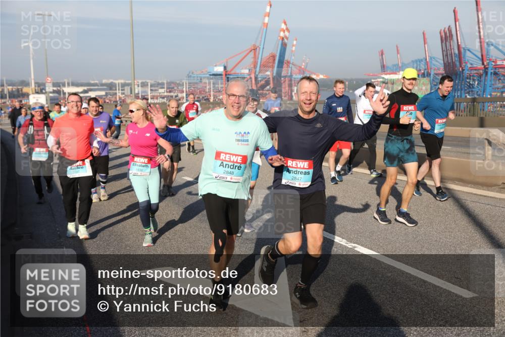 03.10.2025 - Köhlbrandbrückenlauf Yannick Fuchs http://msf.ph/oto/9180683 03.10.2025 08:55:11 Position 2 1436, 2848, 2847 meine-sportfotos.de