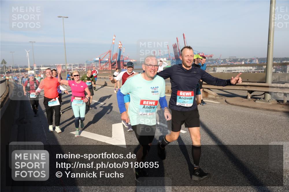03.10.2025 - Köhlbrandbrückenlauf Yannick Fuchs http://msf.ph/oto/9180695 03.10.2025 08:55:12 Position 2 2847, 2848, 18 meine-sportfotos.de