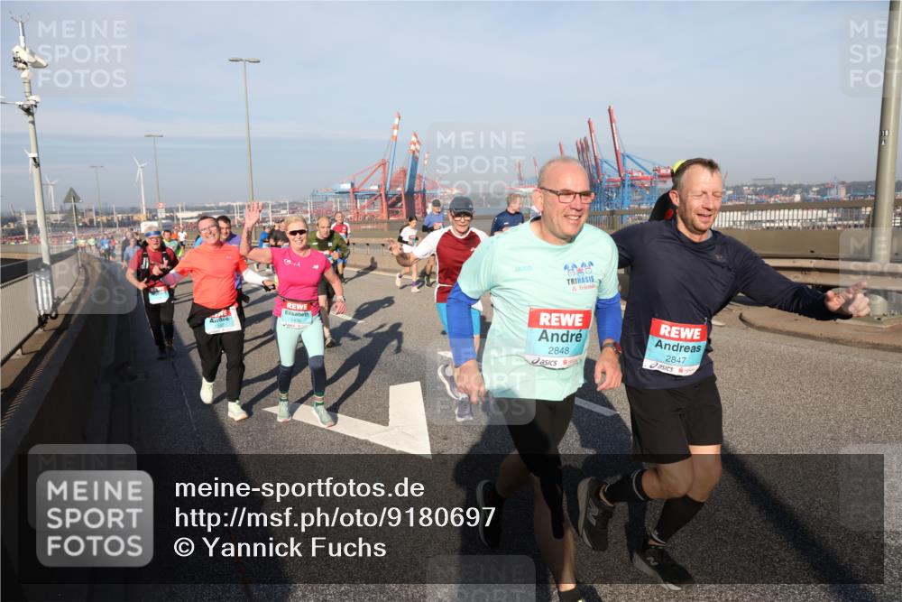 03.10.2025 - Köhlbrandbrückenlauf Yannick Fuchs http://msf.ph/oto/9180697 03.10.2025 08:55:12 Position 2 1436, 2848, 2847, 18 meine-sportfotos.de