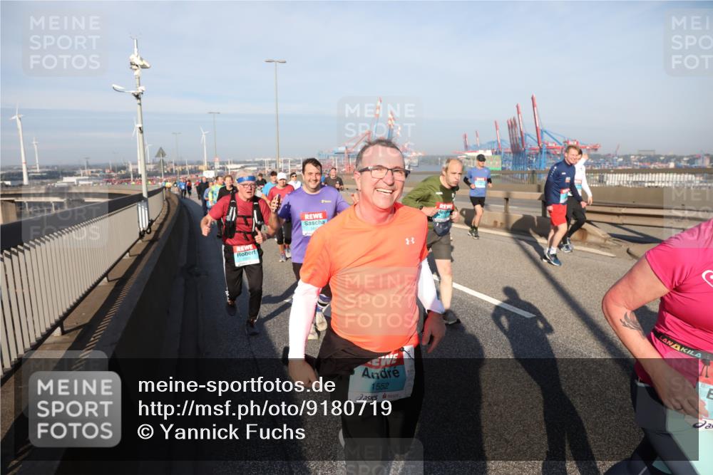 03.10.2025 - Köhlbrandbrückenlauf Yannick Fuchs http://msf.ph/oto/9180719 03.10.2025 08:55:14 Position 2 1552 meine-sportfotos.de