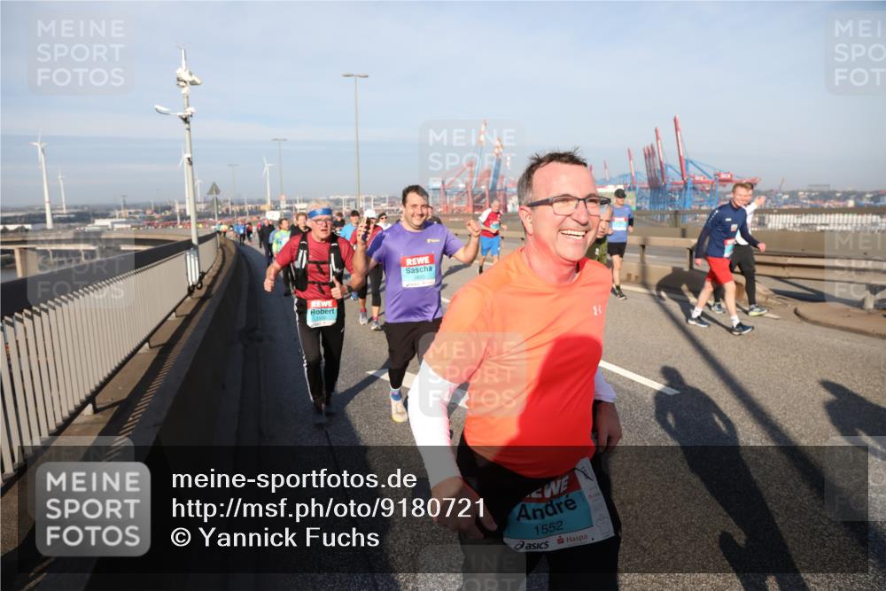 03.10.2025 - Köhlbrandbrückenlauf Yannick Fuchs http://msf.ph/oto/9180721 03.10.2025 08:55:14 Position 2 3483, 1552, 8 meine-sportfotos.de