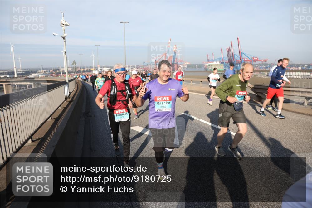 03.10.2025 - Köhlbrandbrückenlauf Yannick Fuchs http://msf.ph/oto/9180725 03.10.2025 08:55:14 Position 2 1930, 3483 meine-sportfotos.de