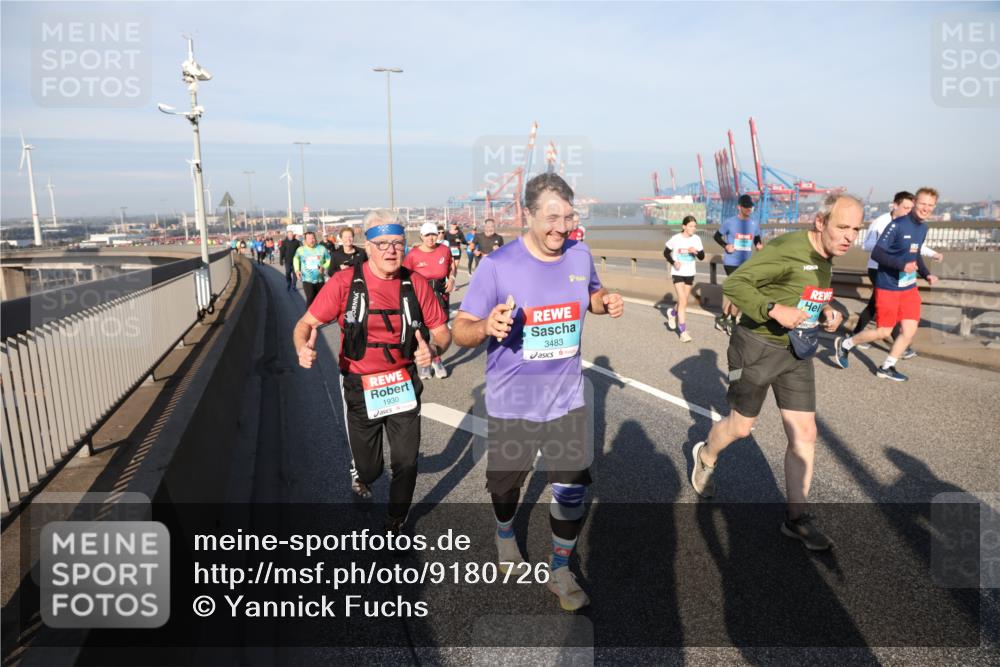 03.10.2025 - Köhlbrandbrückenlauf Yannick Fuchs http://msf.ph/oto/9180726 03.10.2025 08:55:15 Position 2 1930, 3483 meine-sportfotos.de
