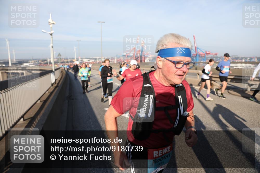 03.10.2025 - Köhlbrandbrückenlauf Yannick Fuchs http://msf.ph/oto/9180739 03.10.2025 08:55:16 Position 2 1930 meine-sportfotos.de