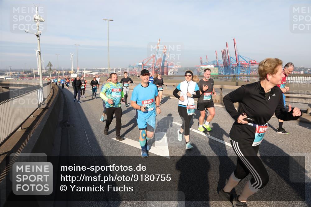 03.10.2025 - Köhlbrandbrückenlauf Yannick Fuchs http://msf.ph/oto/9180755 03.10.2025 08:55:17 Position 2 3703 meine-sportfotos.de
