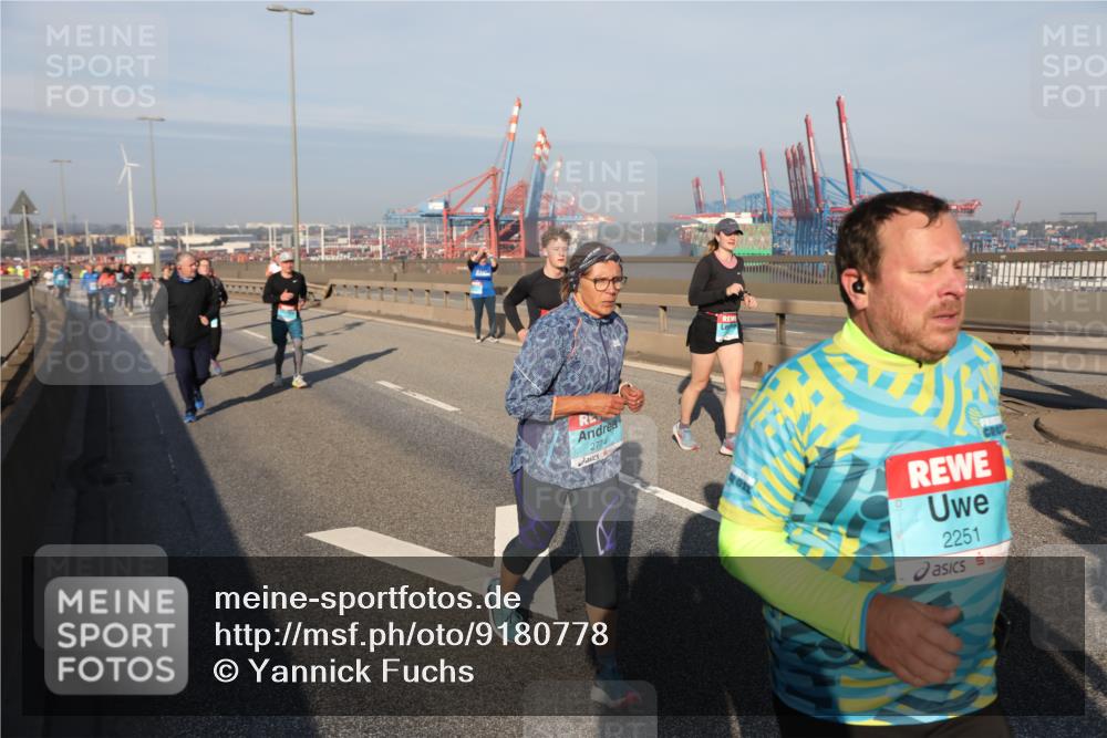 03.10.2025 - Köhlbrandbrückenlauf Yannick Fuchs http://msf.ph/oto/9180778 03.10.2025 08:55:19 Position 2 2774, 2251 meine-sportfotos.de