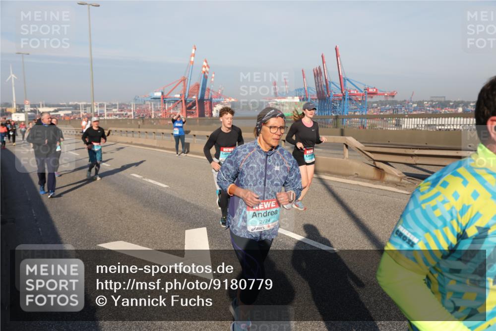 03.10.2025 - Köhlbrandbrückenlauf Yannick Fuchs http://msf.ph/oto/9180779 03.10.2025 08:55:20 Position 2 2774 meine-sportfotos.de
