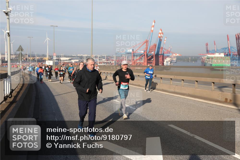 03.10.2025 - Köhlbrandbrückenlauf Yannick Fuchs http://msf.ph/oto/9180797 03.10.2025 08:55:21 Position 2  meine-sportfotos.de