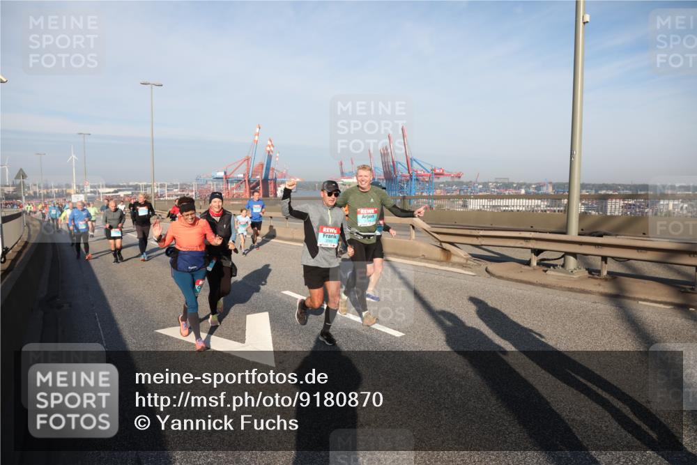 03.10.2025 - Köhlbrandbrückenlauf Yannick Fuchs http://msf.ph/oto/9180870 03.10.2025 08:55:32 Position 2  meine-sportfotos.de